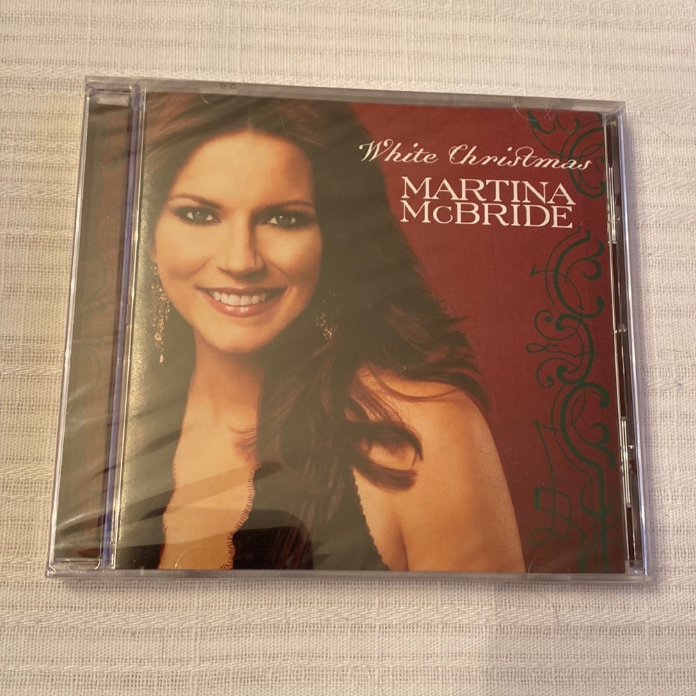 🎶PRICING🎶 NWOT Martina McBride White Christmas
